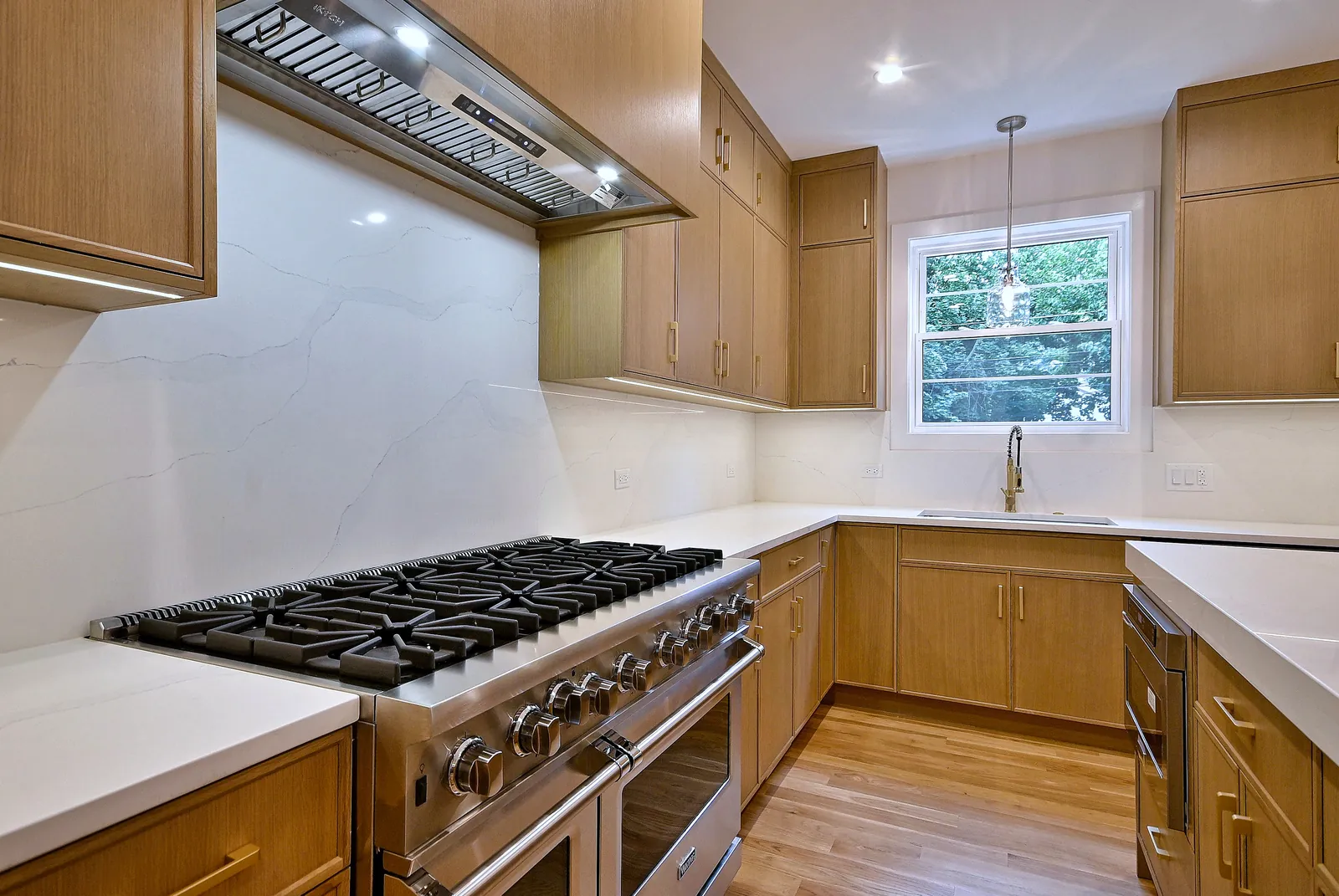 Wolf range and custom hood